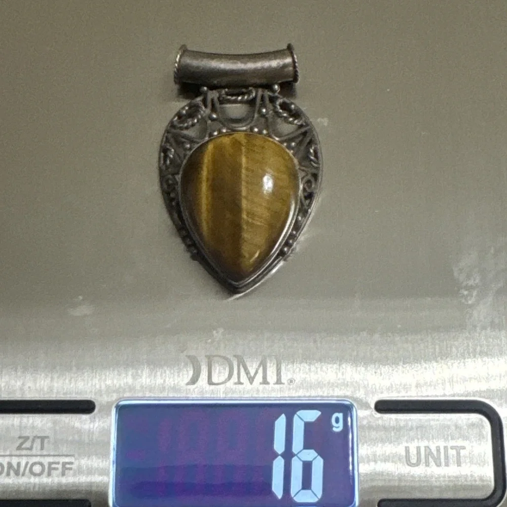 Beautiful Vintage 925 Sterling Silver Tiger's Eye Pendant